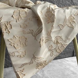 Tissu Jacquard Tissu En Relief Fil D'or Plissé Sac Vêtements Designer Gros Tissu Bricolage Apaprel Couture Tissu Polyester Matériel