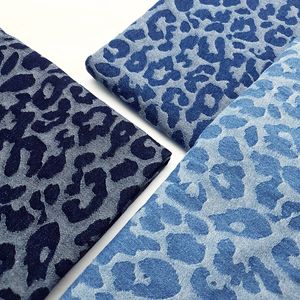 Tissu léopard denim tissu imprimé mode jacquard teint en fil pour la couture manteau vêtements épais conception de graduation par demi-mètre 230613