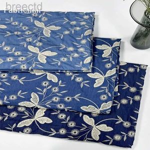 Tissu d'été mince brodé de jean lavé fleur de tissu broder Polyester coton pour la couture robes vêtements par mètres d240503