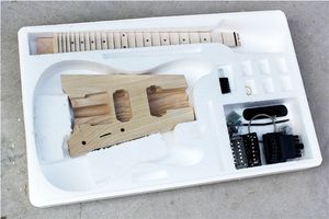 Kit de guitare électrique personnalisé en usine (pièces) avec corps en frêne, sans poupée, manche festonné, matériel noir, offre personnalisée