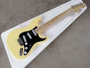 Guitare électrique à corps jaune personnalisée en usine, touche festonnée et pickguard noir, matériel chromé, fournir des services personnalisés