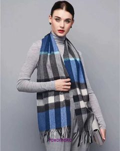 Diseñador de fábrica Original Bur Home Bufandas de invierno tienda en línea 2023 Pareja de cuadros de lana Bufanda Chal de lana cálida Moda Cuello clásico para hombres y mujeres