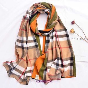 Factory Designer Original Bur Home Boutique en ligne de foulards d'hiver Foulard en soie Womens Autumn and Warm British Plaid Korean Version Dual Use Vacation Summer Sunscre