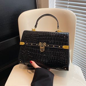 Sac de femmes d'usine Sac 7 couleurs European and American Classic Crocodile Handbag Elegant rétro en cuir en relief en relief sacs de messager de rue Street Rivet Handsbags 3305 #