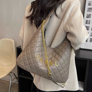 Las tiendas de fábrica tienen un 95% de descuento en ventas de liquidación Lingge Chain Bags Women 2023 Nueva moda Versátil Hombro Otoño e Invierno Textura Crossbody