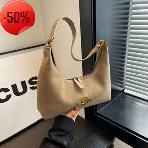 Magasins d'usine Version coréenne populaire sac en forme de croissant pour femmes 2024 nouvelle tendance minimaliste Niche mode épaule sous les bras