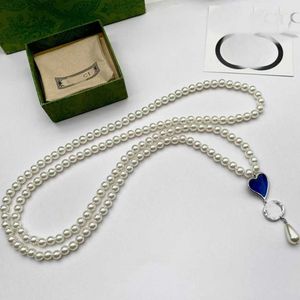 Usine de gros 2023 Nouveau luxe de haute qualité bijoux de mode pour Advanced Pearl Heart Double collier en laiton polyvalent chandail chaîne femmes