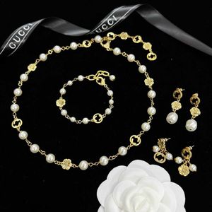Factory Wholesale 2023 Nouveaux bijoux de mode de haute qualité de luxe pour collier de pétale de perle de colonne