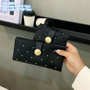 Factory Wholesale Dames Sacs d'épalsine Simple Joker Black Leather Coin Pliant Pliant Femmes multifonctionnelles Long Wallet Street Popular Rivet Clutch Sac d'embrayage