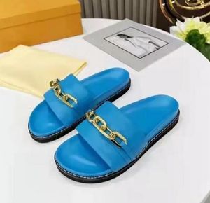 Fad Metal Chain Color Couleur Slipper Femme Open-Toe Toeurs Slippers en cuir de haute qualité Sandales Wearproping Sandales intérieures Talles de salle de bain.