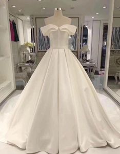 Otoño 2019 Vestidos de novia de satén de talla grande Fuera del hombro Escote Línea A con cordones en la espalda Nuevo estilo Vestido de novia sencillo