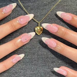 Uñas postizas 24 piezas Almendra desmontable con decoración de perlas Diseños elegantes Consejos de arte de uñas falsos franceses Presione en 230425