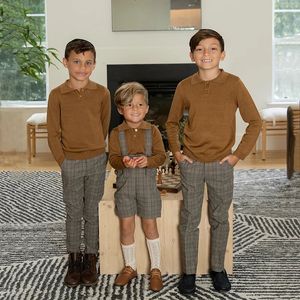 Tenues assorties pour la famille Ap Boys Mix N Match Dressy Collection 2024 Automne Enfants Trois Couleurs Pull Polo Bébé Pantalons et Salopette à Carreaux Étirés 7703 231207