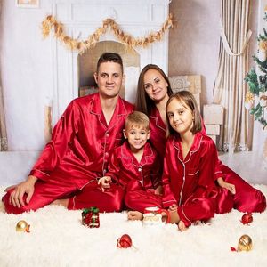 Trajes a juego para la familia Pijamas de Navidad Ropa para niños Niñas Conjunto de satén de seda Papá Mamá y yo Traje Talla grande 230310