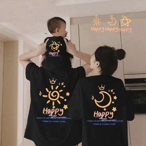 Tenues assorties pour la famille Maman papa et moi Famille assortie T-shirt de dessin animé mignon Look familial Tenues assorties Père Fille Fils Vêtements Enfants Bébé Tenues 231115