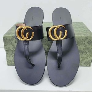 Famous Designer Slide Slippers Sandals Sandaux Beach Indoor Flip Flip Flops Le cuir Lady Foom Fashion Classic Shoes Medies