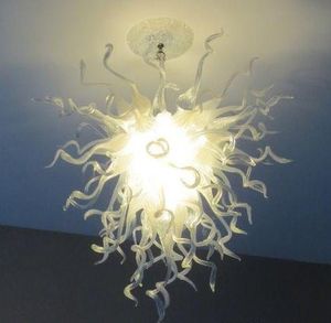 Fancy Warm Crystal Glass Lamp Heart Shape Hanging LED 110v a 240v Iluminación de araña de vidrio soplado