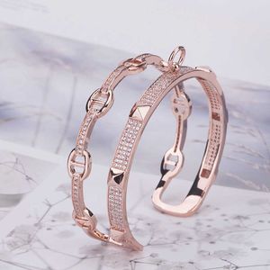 Accesorios de moda Exquisito h Pulsera de diamantes de oro rosa Cinturón de hebilla ovalada chapada en oro de cobre Dos en una joyería de anillo