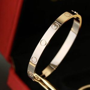 Mode bracelet amour bracelet en acier inoxydable Bracelets Célèbres Designers De Luxe Marque Bijoux pour femmes Couple VIS mince 6mm 4 Diamants avec boîte en gros argent