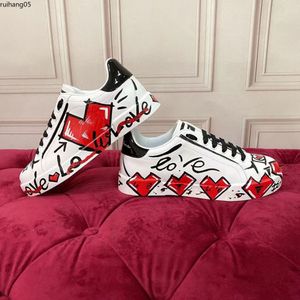 Fashion Best Top Quality Real Cuir Fabriqué à la main Multicolore Gradient technique Sneakers Men Femmes Famous Chaussures Trainers Taille35-45 MKJKKKK217412