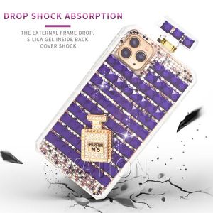 Mode Bling Parfum Bouteille Diamant Téléphone Cas Chaîne Longe Pour Samsung S21ultra S20U NOTE20 NOTE10 S10PLUS S9 A20 Bing Designer Cristal Strass Couverture Arrière