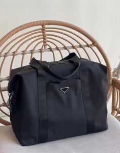 Marque de mode Sacs à couches pour bébé Sac maman Grande capacité Sac à couches étanche Fermeture éclair Marron Humide Sec Momie Maternité Voyage Soins infirmiers Sac à main Voyage fitness Hobos lock