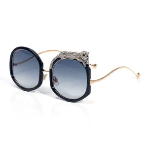 Moda carti lujo Cool gafas de sol Diseñador redondo para mujer Múltiples estilos gradiente hombre Shades Frame Classic Lady Espejos con caja al por mayor lunette