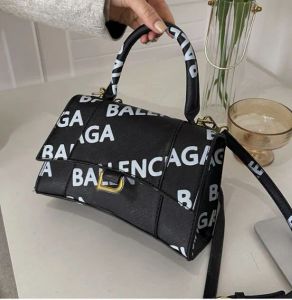 Bolsos de diseñador de moda Pequeños mini bolsos de reloj de arena Bolsos de mujer Monederos de compras Cartera Cuero de PU de lujo con el logotipo de la letra B B2330