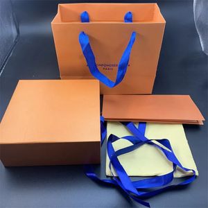 Diseñador de moda Cinturones Cajas Accesorios Embalaje Marcas de lujo Productos Caja de embalaje de papel con bolsas de papel Bolsas para el polvo Organizadores de tarjetas