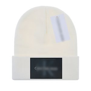 Créateur de mode MONCLiR 2023 automne et hiver nouveau chapeau de laine tricoté chapeau tricoté de luxe site officiel version 1: 1 bonnet artisanal 12 couleurs 043