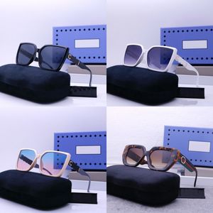 Diseñador de moda Gafas de sol Gafas de diseñador negras Gafas de sol de alta calidad Personalidad a granel Casual Adorno delicado Color de la mezcla Opcional HG121 F4