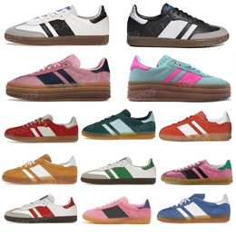 Chaussures extérieures Plate-forme de chaussures pour femmes pour femmes baskets de créateurs en gras rose lueur pouls menthe rose noyau noir blanc solaire super pop rose presque jaune sneaker végétalien og