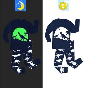 Resplandor de la moda en la oscuridad Dinosaur Boys Pijamas Niños Dragon Night Wears Glow in Dark Pijamas Kids Pijamas Infantil 2-8Yrs LJ201216