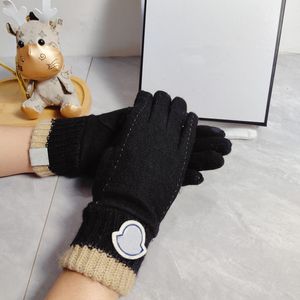 Gants de couleur unie tricotés à la mode pour hommes et femmes, gants d'hiver de luxe pour Smartphone, mitaines à cinq doigts