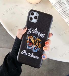 Étui de téléphone de tigre de broderie 3D de conception de lettre de mode pour iPhone 12 11 12pro 11pro X Xs Max Xr 8 7 6 6s Plus couverture de peau en cuir She5374615