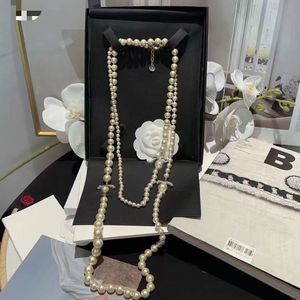 Colliers longs en perles pour femmes et hommes, cadeau d'amoureux de mariage, collier de chaîne de mariée, bijoux de créateur avec sac en flanelle