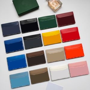 Bolso de tarjeta de lujo y conveniencia de moda sándwich 4 ranuras para tarjetas con logotipo etiqueta interna material de cuero de becerro negro 12 colores opcionales