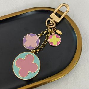 Fashion Luxury Designer Keychain Marques classiques Clé Modèle de lettre de fleur de boucle