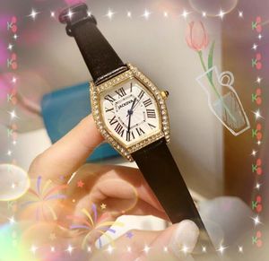 Moda de lujo para mujer Anillo de diamantes Relojes Tonneau Forma Dial Cinturón de cuero Cuarzo Cristal de zafiro Números romanos al por mayor regalos femeninos reloj de pulsera