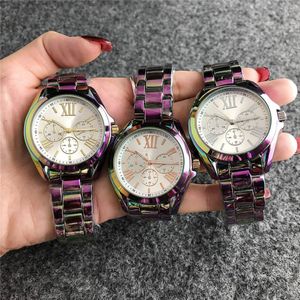 Moda M diseño Marca Relojes mujer Chica 3 Diales estilo colorido Metal banda de acero Reloj de pulsera de cuarzo M971980