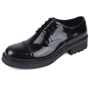 Moda para hombre Oxfords Charol Tacón grueso Zapatos de vestir de boda hechos a mano Caballeros Derby Zapato