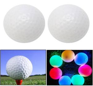 Fashion multicolore allume les boules d'entraînement de golf électroniques à LED à LED de golf de nuit petite éclair