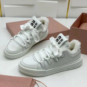 mode nouveau style miui chaussure décontractée tennis hiver taille chaude 35-40 mobile plate-forme chaussures femmes furry sneaker plate en peluche