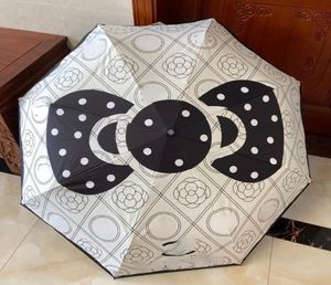 Parapluies pluvieux d'extérieur à la mode, parapluie pliant de luxe de styliste avec impression de fleurs, résistant à l'écran solaire pour femmes 6836142