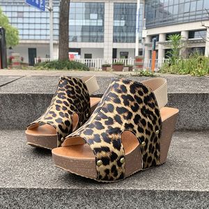 Mode plate-forme bout ouvert sandales pour femmes 2020 été imprimé léopard sandales compensées bouche de poisson talon haut femmes