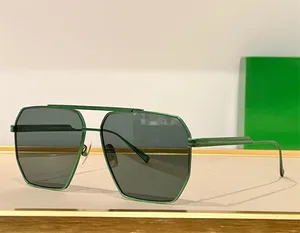 Diseñador popular de moda 1012 Gafas de sol de hombres y mujeres Classic Pilot Square Shape Metal Glasses Sun Tending All-Match Style Anti-Ullerraviolet viene con caja