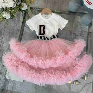 Fashion Princess Robe Baby Clothers Designer Kids Tracksuits Taille 90-150 cm Girls Broidered Lettres T-shirt et Lace Line Line Long Jupe 24MA