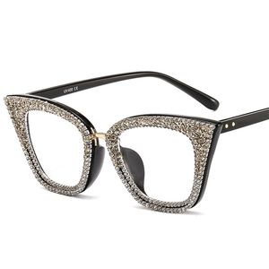 Moda Retro Diamond Ladies Eyewear Oversized PC Frame Gafas de sol Lente UV Protección al aire libre Sun Glass Rhinestone Elegant Eyeglasses