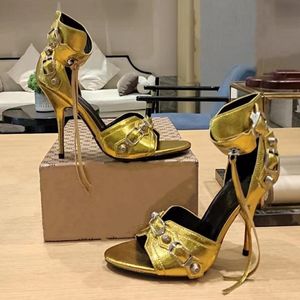 Chaussures et accessoires de mode Retour vide Sandales en cuir Fond antidérapant Clous pointus Designer Danse Travail Mariage Femmes Cool Respirant Talon Sandales