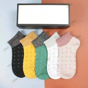 Calcetines de moda 2021 de algodón para hombre y mujer, transpirables, cómodos, deportivos, caja de 5 pares, envío gratis